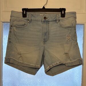 Celebrity pink Women’s Light Blue Distressed Denim Shorts Size 16